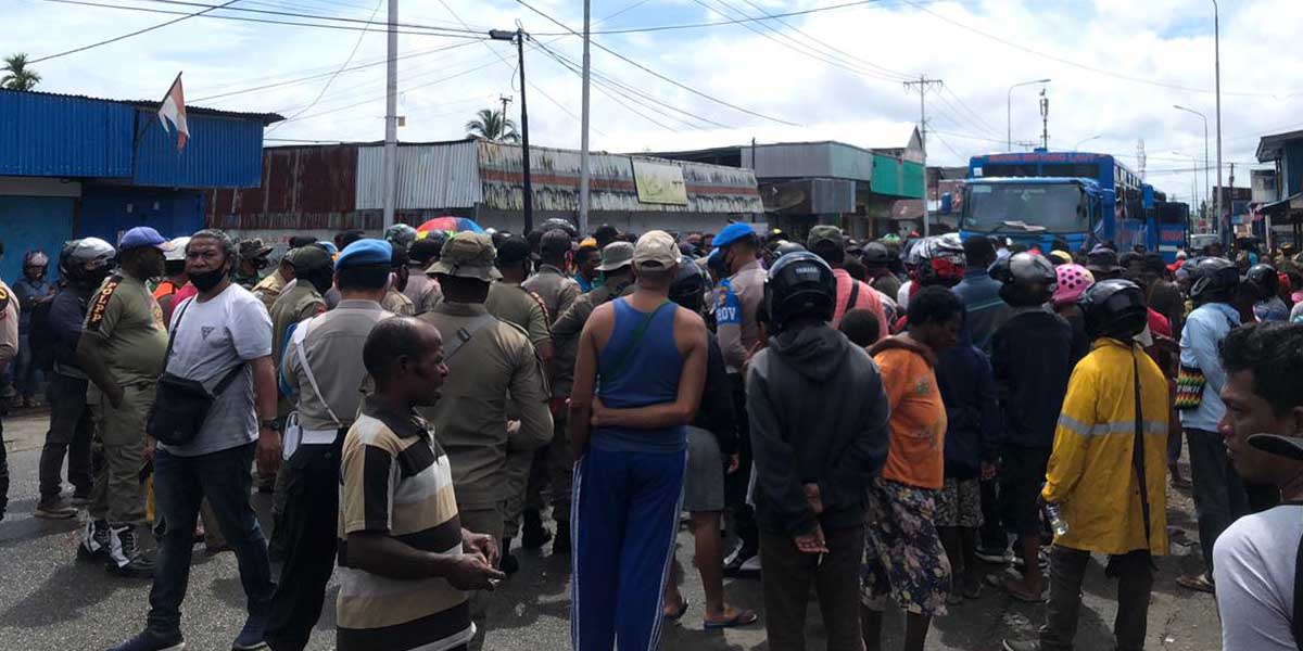 mama-mama-papua-keluhkan-bus-yang-datang-terlambat